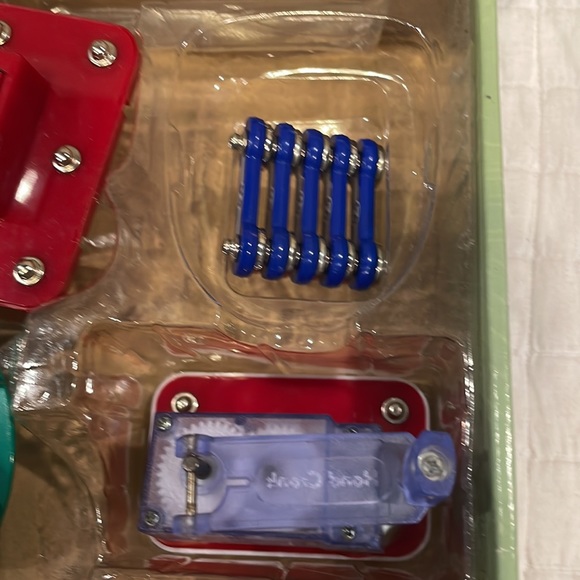 Snap circuits green alternative energy electronics exploration kit stem projects - Picture 7 of 16